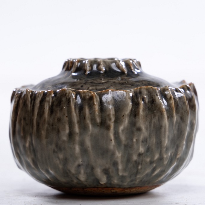 Melike Abasiyanik / Royal Copenhagen
Vase in stoneware with relief decoration in celadon glaze.
1 pc. in stock
