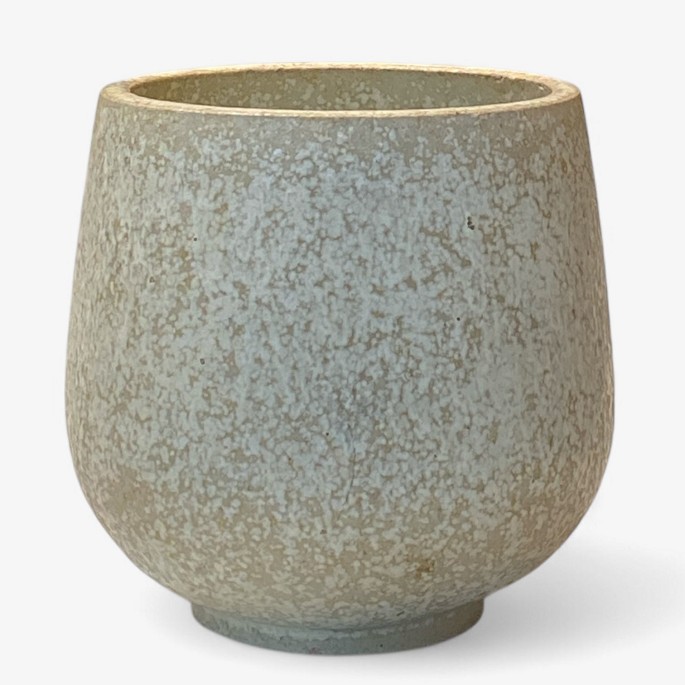 Arne Bang
Round vase in stoneware with light glaze. Signed AB.
1 pc. in stock
