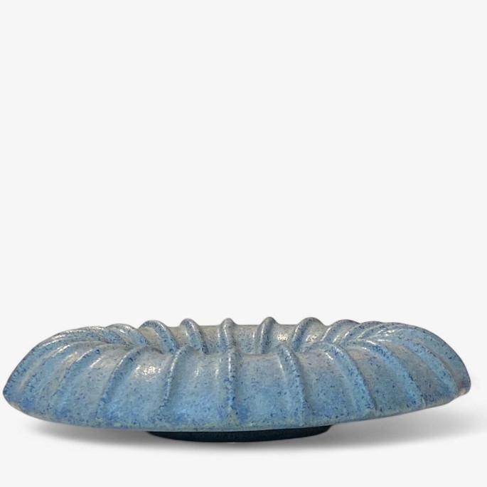 Arne Bang
Ashtray in stoneware with blue glaze.
1 pc. in stock
