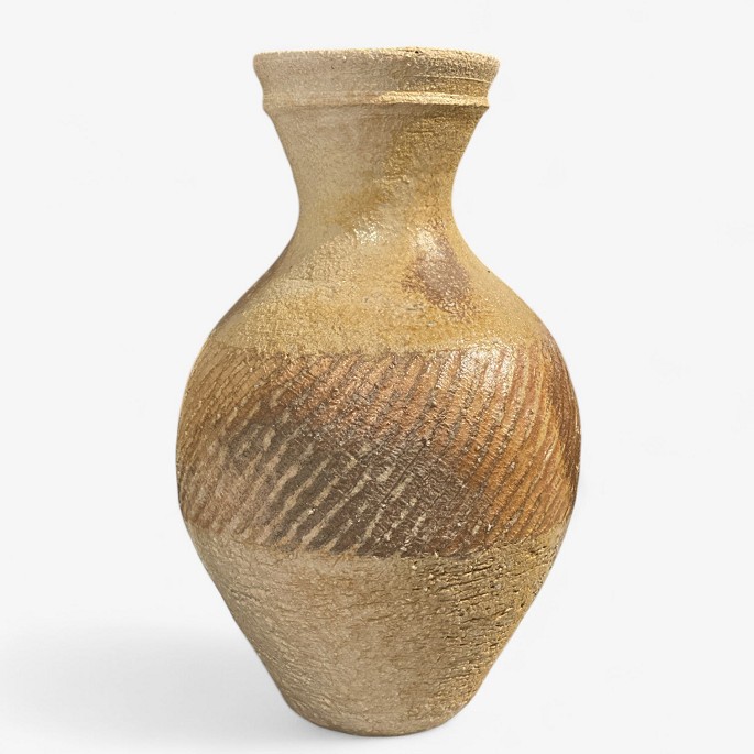 Gregory Hamilton / Tolne.
High-necked vase in stoneware with pattern.
1 pc. in stock
