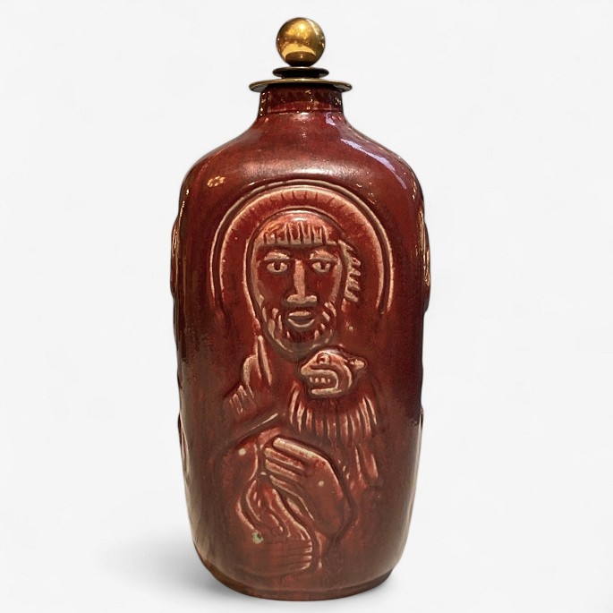 Jais Nielsen / Royal Copenhagen.
Høj lågkrukke i stentøj med okseblodsglasur og bronzelåg af Knud Andersen 
(model 3544). Signeret.
1 stk. på lager
