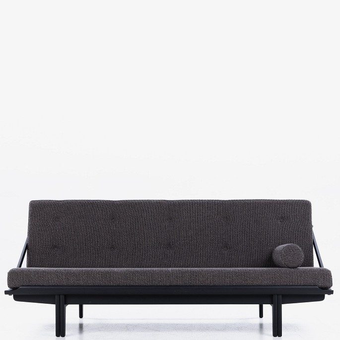 Poul Volther / Klassik Studio.
Volther Daybed in black stained oak with cushion in 