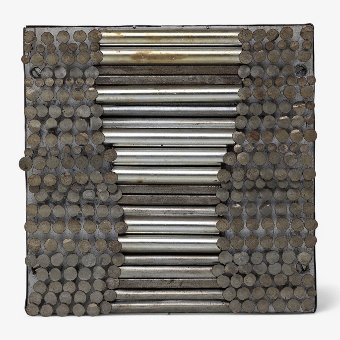 Oluf Gravesen.
Square sculpture in steel with nails and steel wire. Signed by the artist.
1 pc. in stock
