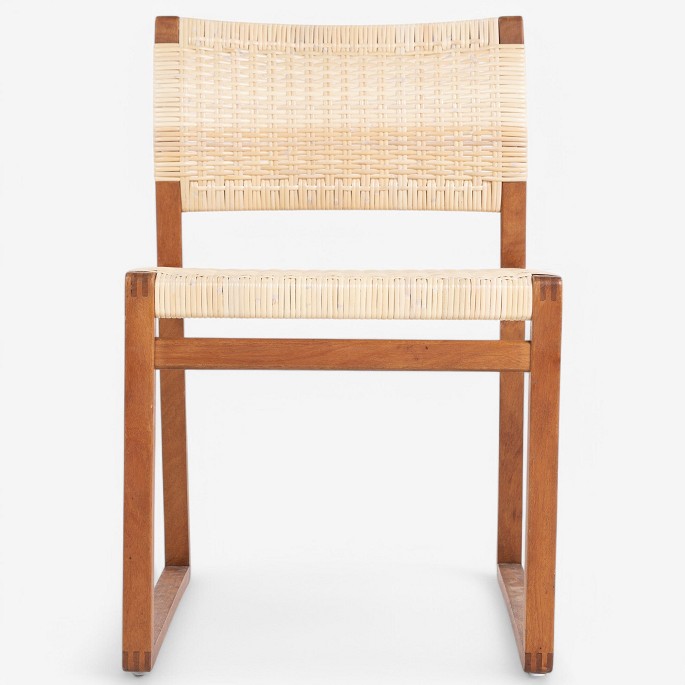 Børge Mogensen / Fredericia Furniture
BM 61 - Stol i mahogni med sæde og ryg i ny sjeneflet.
1 stk. på lager
