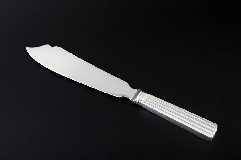 Georg Jensen, Bernadotte
Cake knife in sterling silver and stainless steel