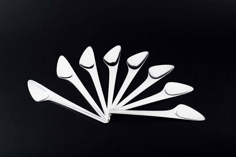 Georg Jensen, Denmark, c. 1957.
Set of eight fish knives in the Caravel pattern, design by Henning Koppel.