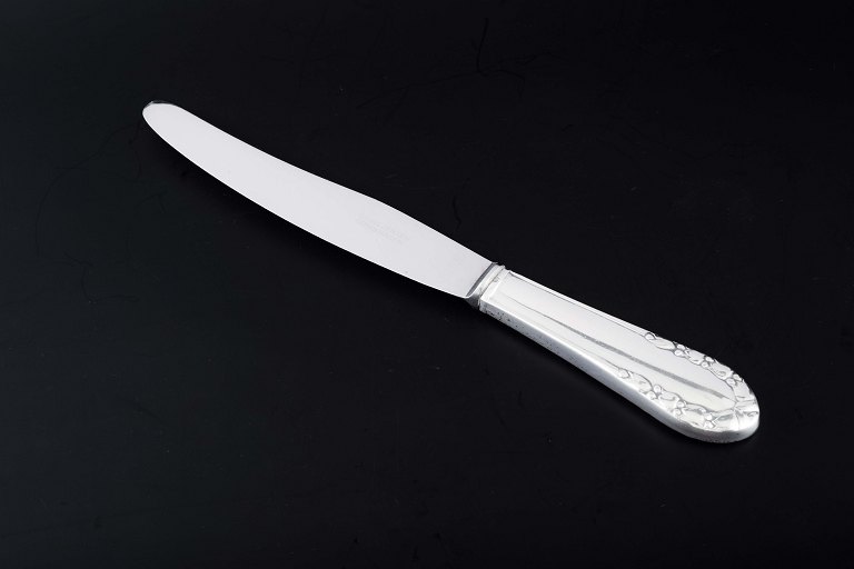 Georg Jensen
Dinner knife in the pattern “Liljekonval” (Lily of the Valley).