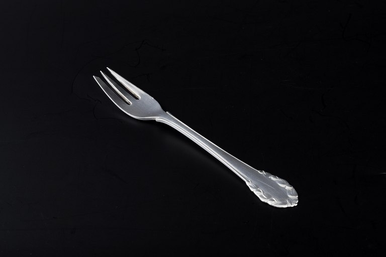 Georg Jensen
Cake fork in the “Lily of the Valley” pattern.