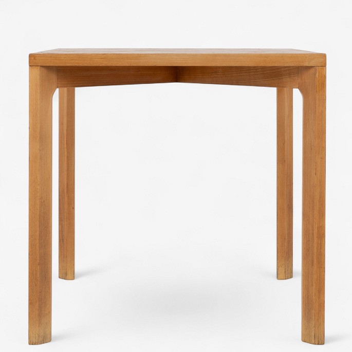 Poul Kjærholm / PP MøblerPK 70 - Rare square dining table in beech and original cork. Designed to order for Restaurant Kanalen in 1978.1 pc. in stock