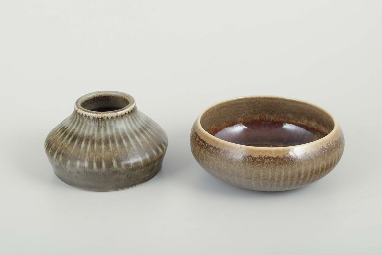 Carl-Harry Stålhane (1920–1990) for Rörstrand
Bowl and vase, ca. 1960s.