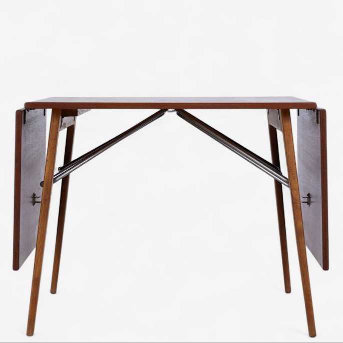 Børge Mogensen / Søborg MøbelfabrikDining table with solid oak frame and teak top with two extension leaves.1 pc. in stock