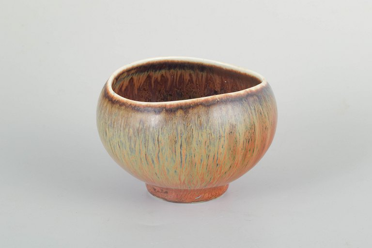 Gunnar Nylund for Rörstrand
Bowl, mid-20th century.