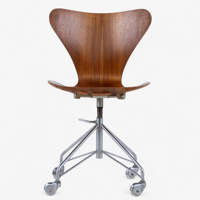 Arne Jacobsen / Fritz Hansen.AJ 3117 - 
