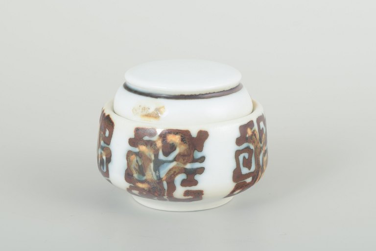 Nils Thorsson for Royal Copenhagen.
Miniature lidded jar, 1960s.