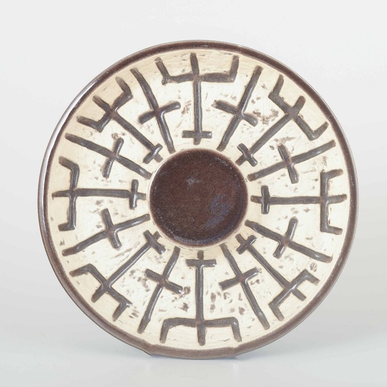 Mari Simmulson for Upsala-Ekeby
Art pottery bowl, model 5015, 1960s.