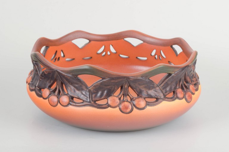 Ipsens Enke
Decorative fruit bowl, ca. 1920s/30s.