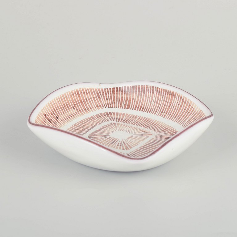 Ingrid Atterberg for Upsala Ekeby
Ceramic dish, 1960s.