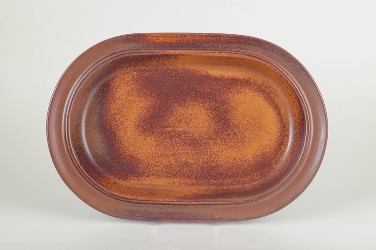 Ulla Procopé for Arabia Finland
Oval stoneware serving dish, 1970s.