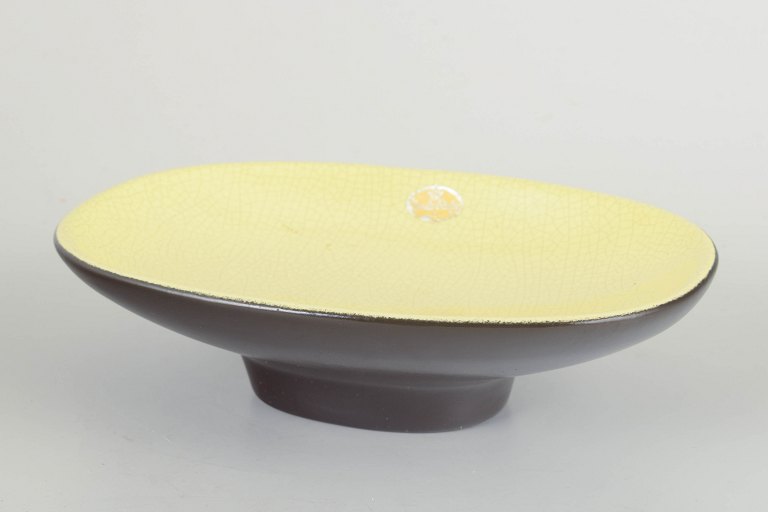 Kjell Blomberg for Upsala Ekeby
Dish, model 7008.