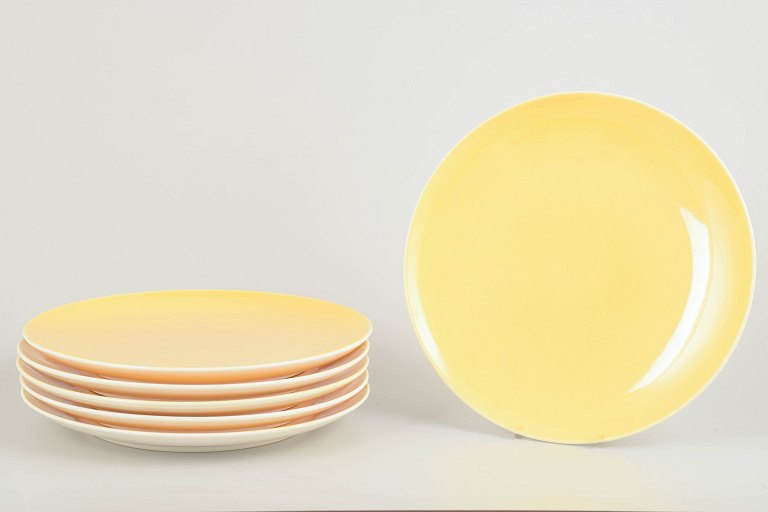 AluminiaConfetti-serien, midten af 1900-tallet. Sæt af seks "Susanne" middagstallerkener.