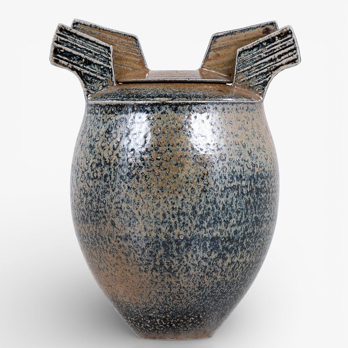 Aage Birck / Eget værksted.Unik lågkrukke i stentøj med brun saltglasur. Signeret 