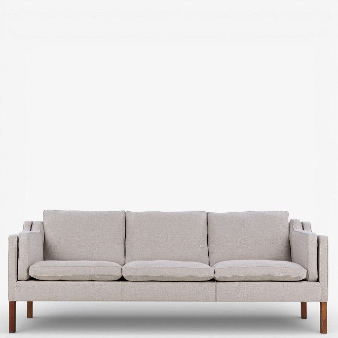 Børge Mogensen / Fredericia FurnitureBM 2213 - Nybetrukket 3 pers. sofa i Hallingdal 65-uldstof (farve: 200).Leveringstid: 6-8 uger