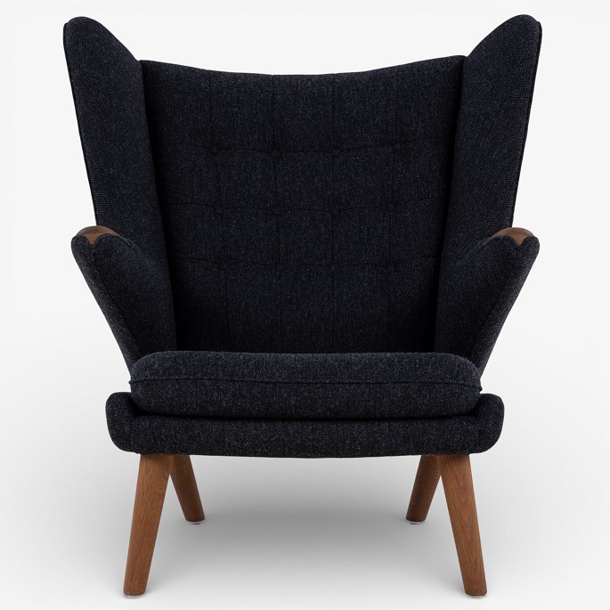 Hans J. Wegner / AP Stolen.AP 19 - Nybetrukket Bamsestol i mørkegråt 