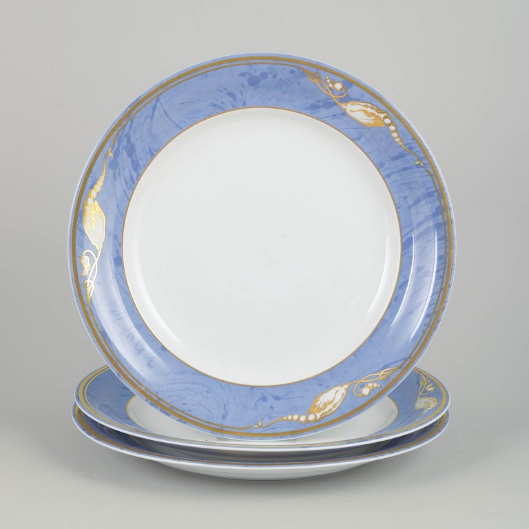 Royal Copenhagen Blå Magnolia, sæt af tre middagstallerkener.