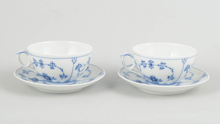 Royal Copenhagen Musselmalet Riflet to tekopper med underkopper.