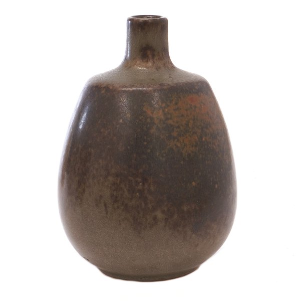 Saxbo Steinzeugvase signiert Saxbo. H: 17,8cm