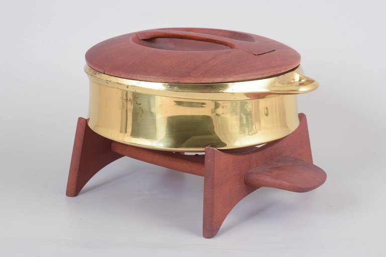 Jens H. Quistgaard for Dansk Designs, messinggryde med teaklåg og teakunderstel.