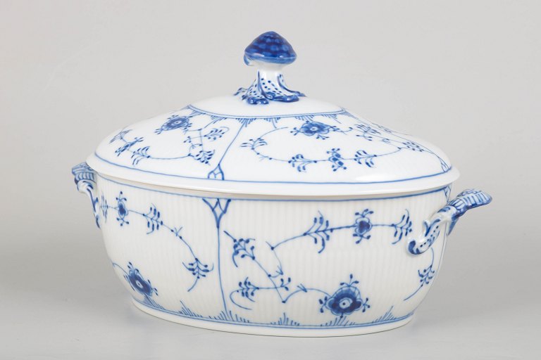 Royal Copenhagen Musselmalet Riflet, stor oval terrin.