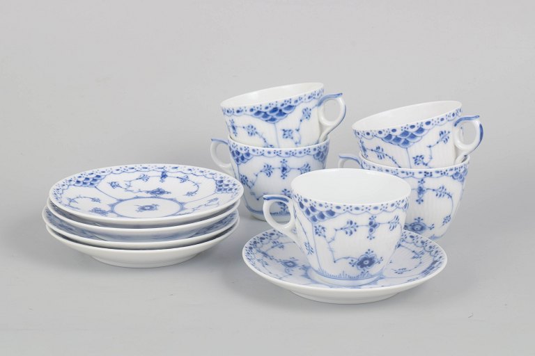 Royal Copenhagen Musselmalet Halvblonde, sæt med fem kaffekopper og underkopper.