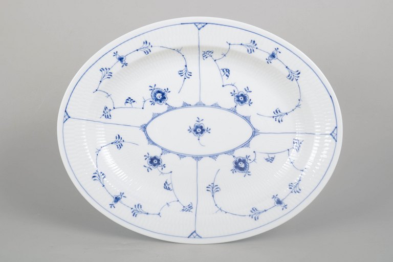 Royal Copenhagen, Musselmalet Riflet, stort antikt serveringsfad.