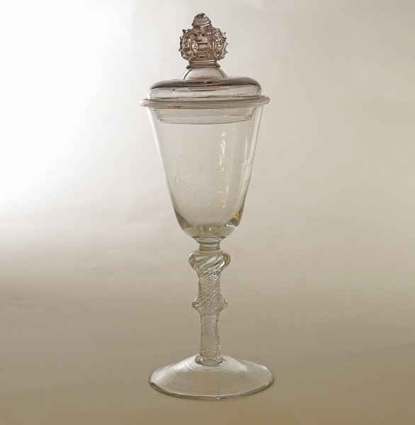 Lågpokal Nøstetangen eller Hurdal med indgravering "Giertrud Arbin den 15de aug. 1786". H: 28cm