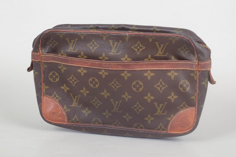Louis Vuitton Compiègne clutch.